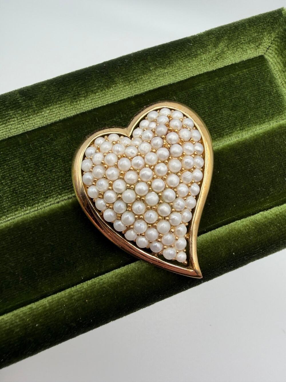 Trifari Goldtone faux pearl rare brooch